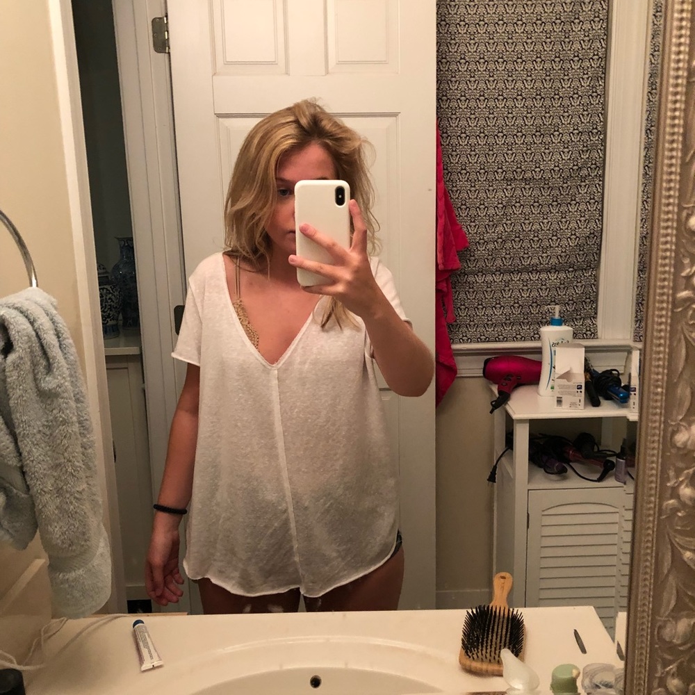 White v-neck from urban